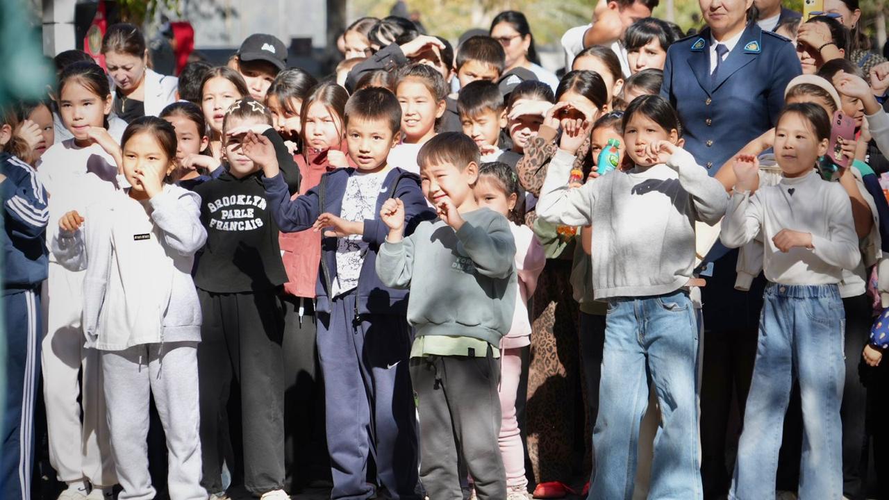 1761919546478809.jpg 1000498054.jpg