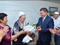 Халық ақыны төсбелгімен марапатталды