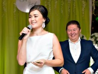 Мәдина Сәдуақасова Тұрсынбек Қабатовтың әйелінің ұзақ уақыттан бері жасырған құпиясын ашты (фото)