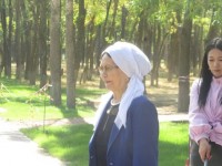 Белгілі тележүргізуші шалбар киіп келген журналиске сұхбат бермеген З.Ахметованы қатаң сынға алды