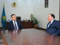 Облыс әкімі мәжілісменмен бірге өңірдегі білім саласындағы мәселелерді талқылады