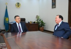 Облыс әкімі мәжілісменмен бірге өңірдегі білім саласындағы мәселелерді талқылады