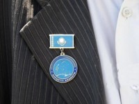 «Қыз зорлады» деген күдікпен қамалған адам облыстың «Құрметті азаматы» атанды