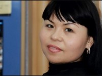 Әйгілі журналист сахнаға ішіп шығатын қазақ әншілерін сынға алды