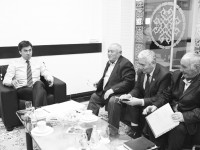 Әбдірахымов газеттің сынынан кейін белсенділерді қабылдады