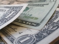 Пара алу үстінде ұсталған шекарашы ақшаны жеп қоюға тырысқан