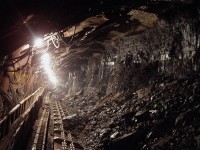 Оңтүстік Африка Республикасында екі мыңға жуық адам шахтада қамалып қалды