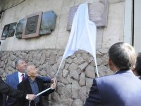 Шерхан Мұртазаның құрметіне ескерткіш тақта қойылды