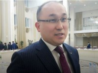 Абаев Қазақстан заңдарының орысша жазылғаны ыңғайлы деп ойлайды