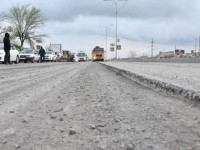 Көшелерге асфальт төселуде