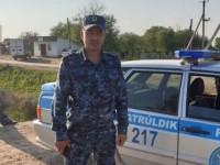Мемлекеттік туды апатты аймақтан алып шыққан полицей ел құрметіне бөленді