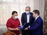 Әкім қайтыс болған дәрігерлердің отбасыларына мемлекеттік наградалар табыстады