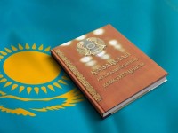 Жастарға Конституция кітапшаларын сыйлап, құқықтарын түсіндірді