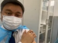 Шымкенттің Бас дәрігері ревакцинация жасады