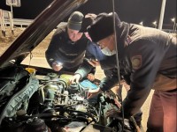 Көлігі бұзылған жүргізуші көмектескен полицейлерге алғыс айтты