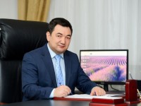 Бас басына би болса…