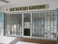 Полицейлер тұрғынның қалтасынан түскен ақшаны ұрлаған күдіктіні ұстады