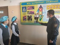 Келестік полицейлер балаларға жолда жүру ережелерін түсіндірді