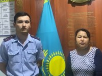 Полицейлер жоғалған 13 жастағы жасөспірім қызды тауып, отбасына қайтарды