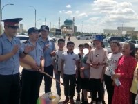 Түркістандық полицейлер мереке қарсаңында өнерлі балалардың өнерін тамашалады