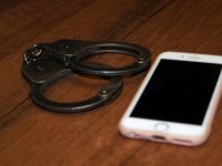 Полицейлер телефон ұрлаған күдікті әйелді ұстады