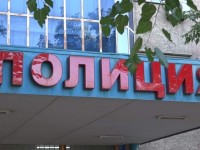 Ұялы телефонын күштеп тартып алған