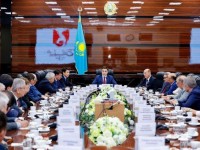 Шымкенттің әкімі қоғам қайраткерлерімен кездесті