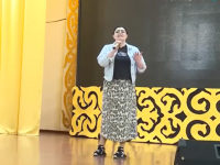 Қазақша ән салатын Милана