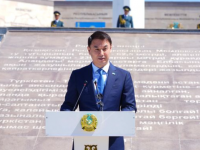 Түркістанда мемлекеттік рәміздер күні әнұран шырқалып, ту көтерілді