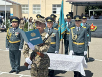 Сарбаздар ант берді