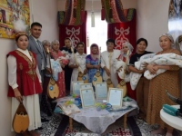 Жаңа туған сәбилерге домбыра сыйлады