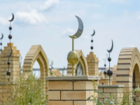 Мүфтият: құлпытасқа сурет салуға, қымбат тастан жасауға, Құран аяттарын жазуға болмайды.