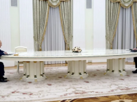 Украидағы соғыс: Макрон Еуропаның өкілі болуға дайын