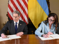 АҚШ пен Украина тарихи келісімге  қол қойды