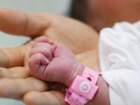 Әлемде бала туу көрсеткіші күрт төмендеді