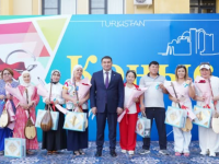 Түркістанда 100-ге жуық  отбасына баспана кілті мен домбыра тарту етілді